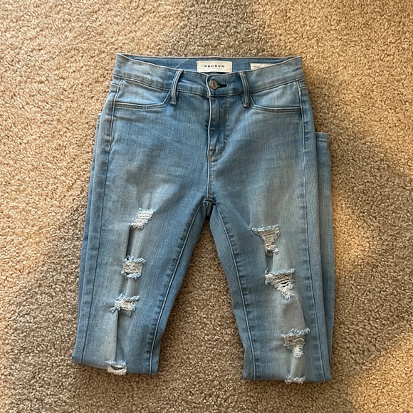 PacSun Lightwash Ripped Jegging - Picture 4 of 7